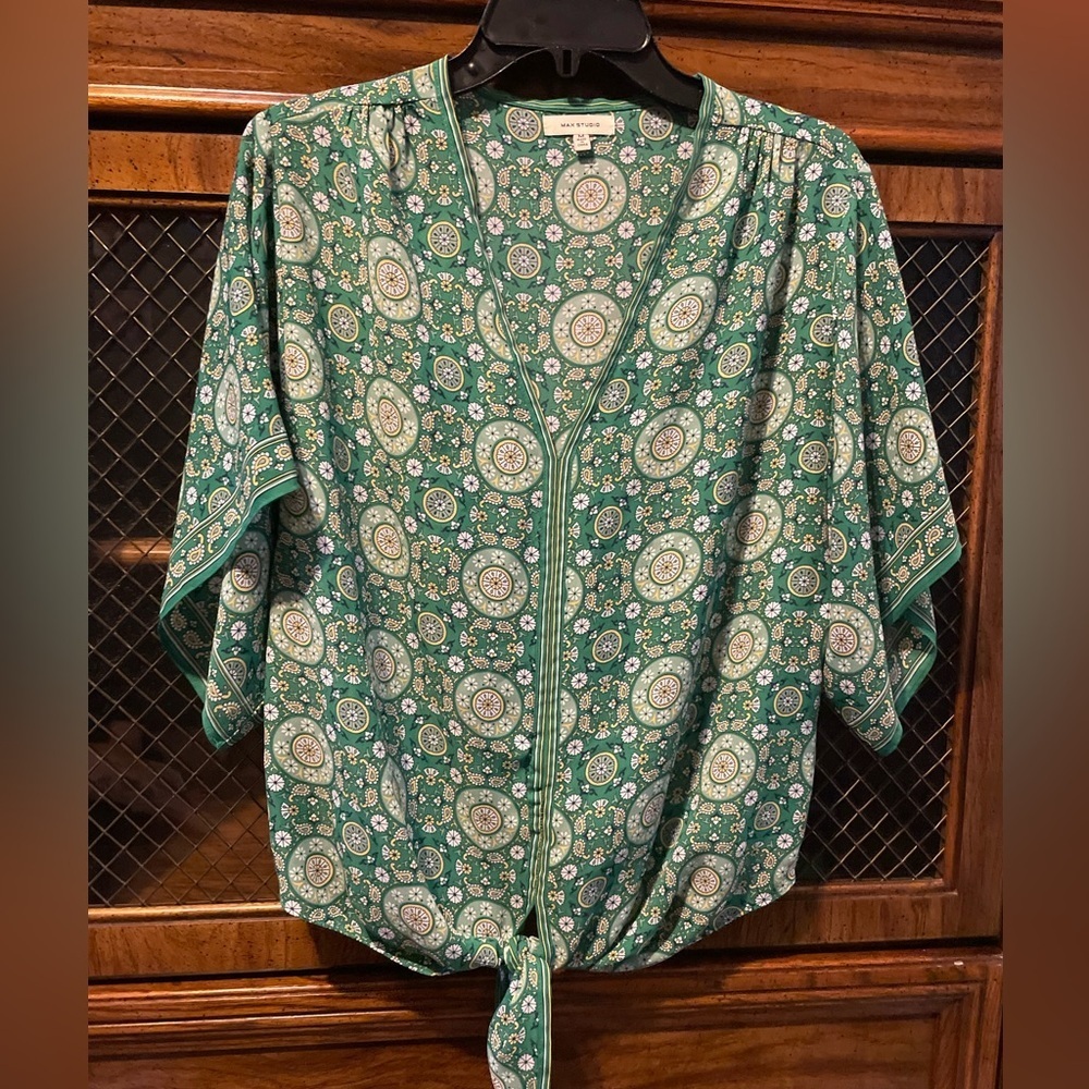 Max Studio Green and White Patterned Blouse